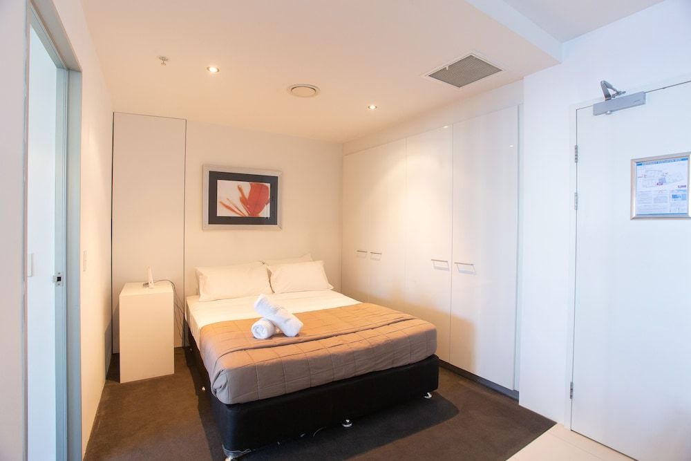 Circle on Cavill - Private Apartments