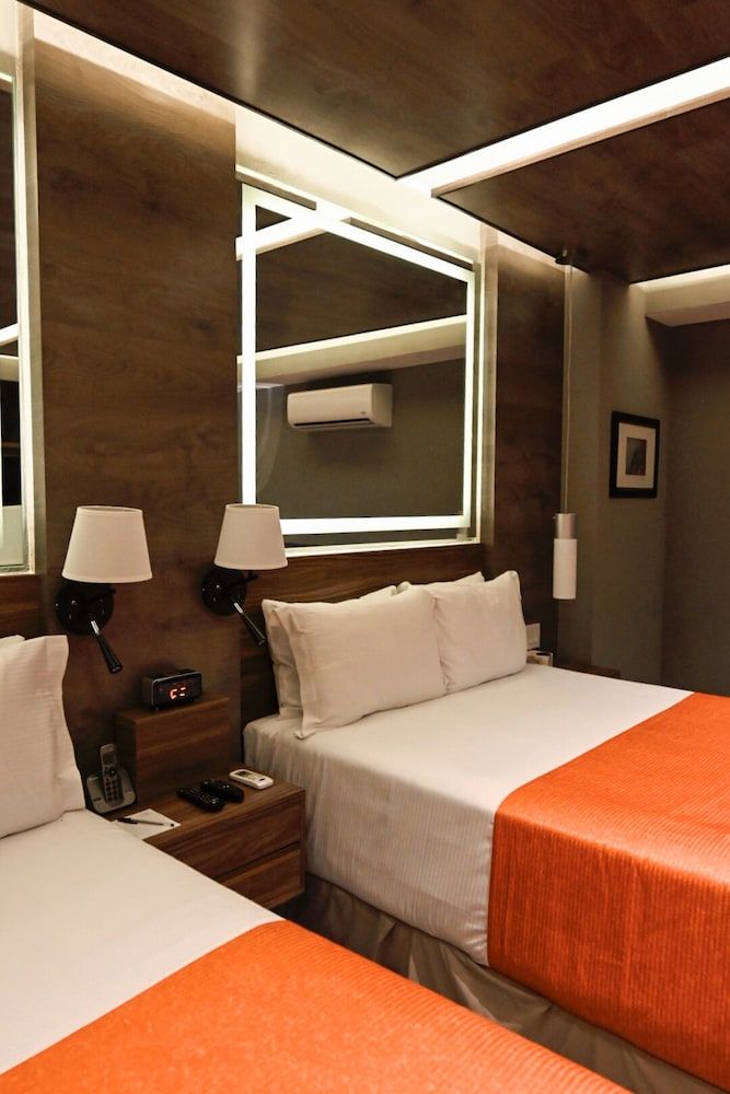 Master Suite, 2 Double Beds, Kitchenette