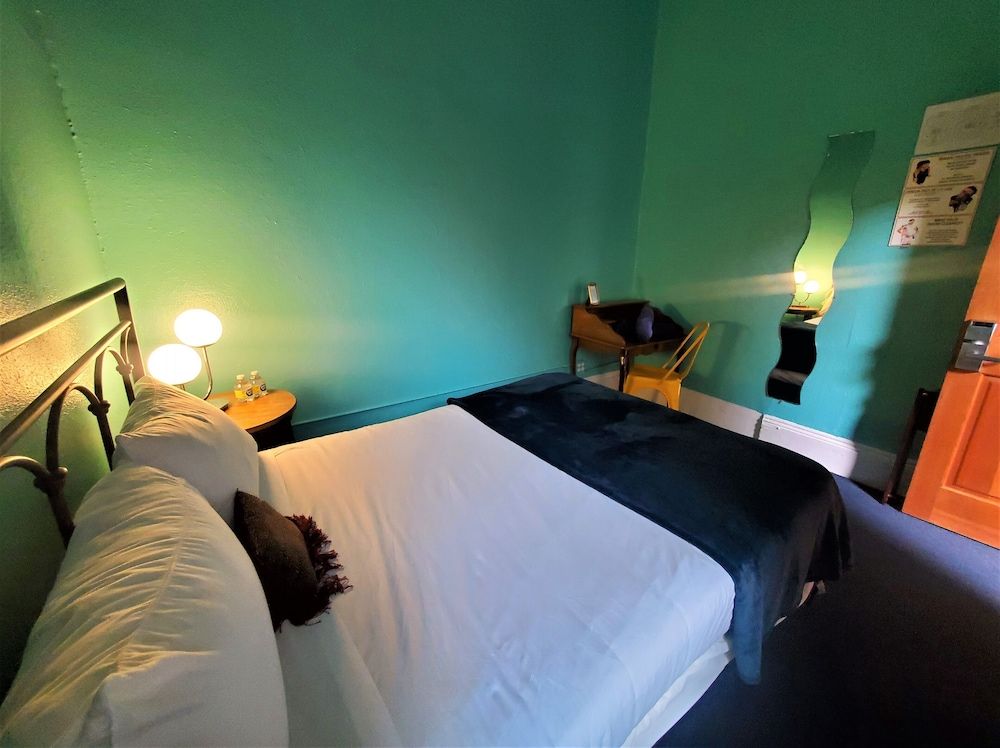 Gaslamp Hostel Standard Double Room (Private Room with Shared Bathroom) 2