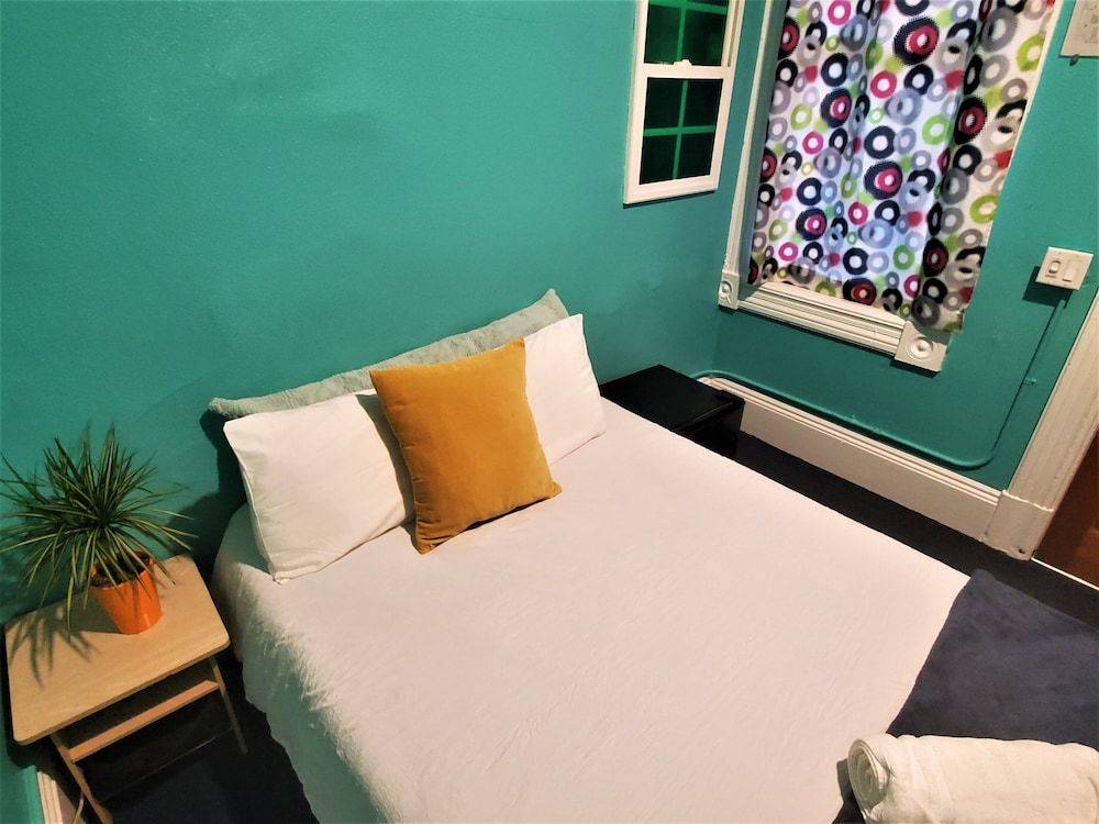 Gaslamp Hostel Standard Double Room (Private Room with Shared Bathroom)