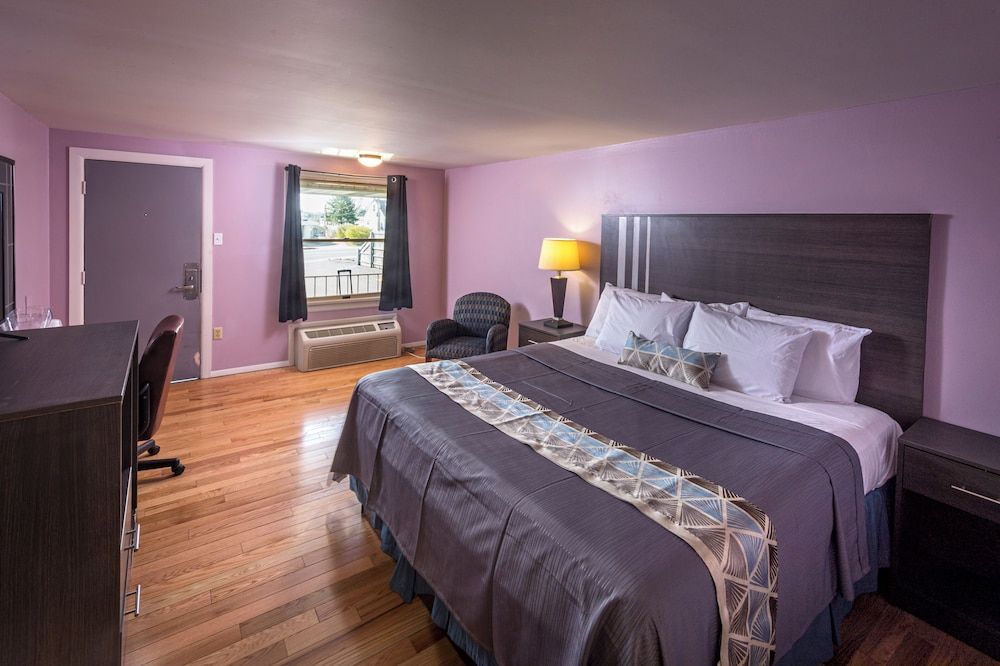 Sunrise Inn Hershey Standard Room, 1 King Bed 2