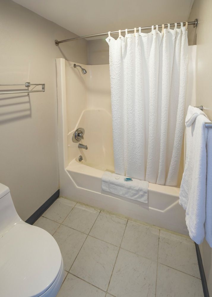 Sunrise Inn Hershey Standard Room, 1 King Bed 4