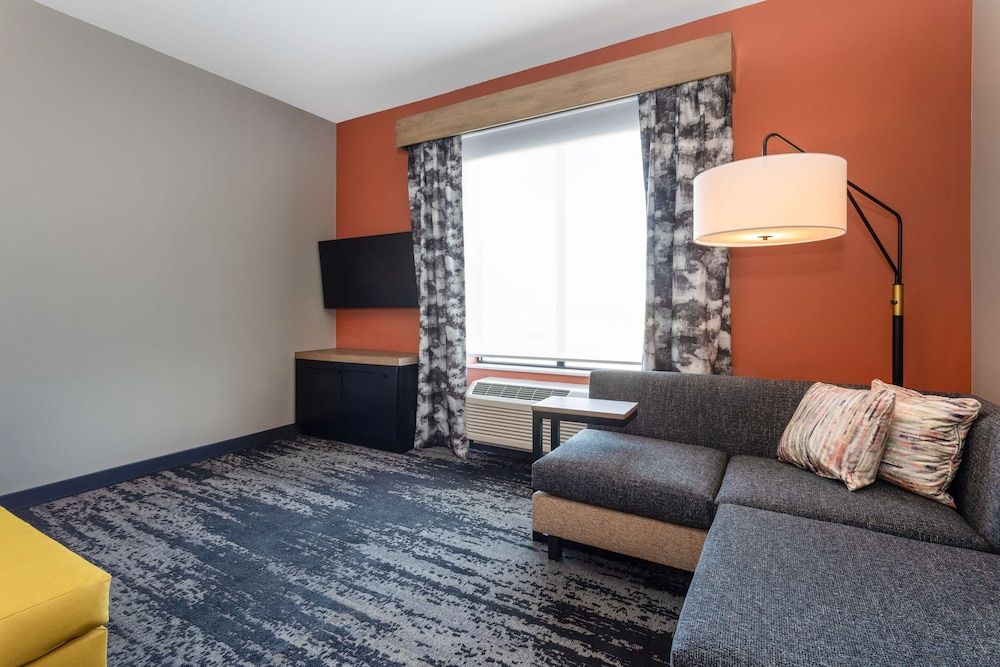 Premium Room, 1 King Bed (Drinks & Snacks)