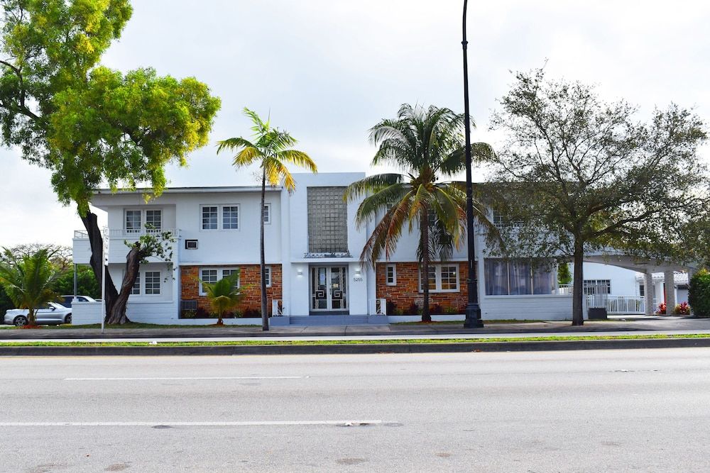 undefined Travelodge by Wyndham Miami Biscayne Bay