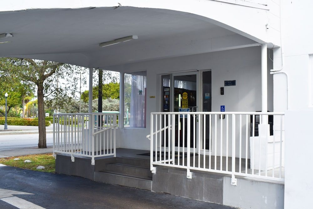 undefined Travelodge by Wyndham Miami Biscayne Bay 8