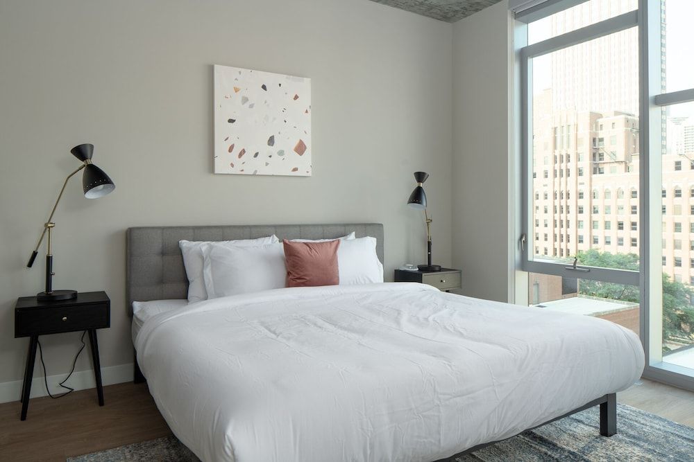 Kasa River North Chicago Family Apartment, 2 Bedrooms, 2 Bathrooms (Self Check-in with Virtual Front Desk)