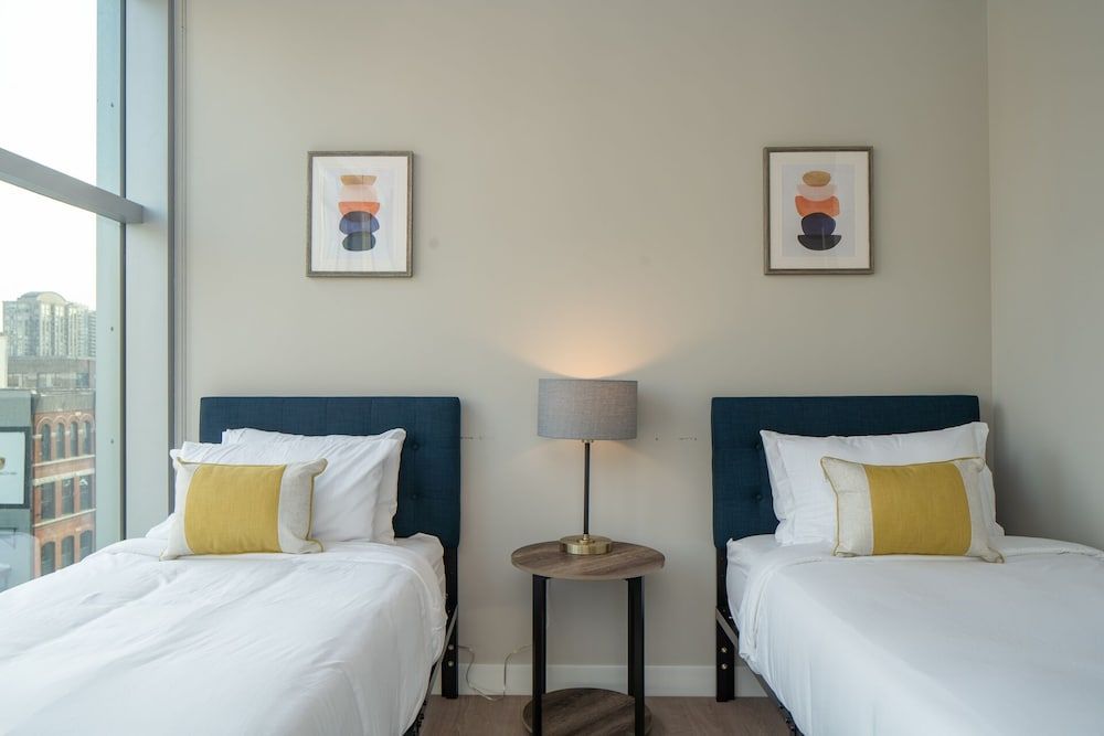 Kasa River North Chicago Family Apartment, 2 Bedrooms, 2 Bathrooms (Self Check-in with Virtual Front Desk) 2