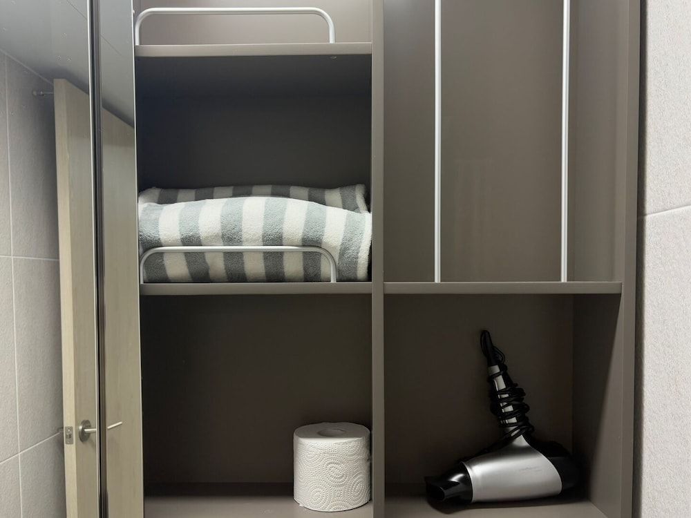 The November Stay In Landmark Pet Deluxe 9