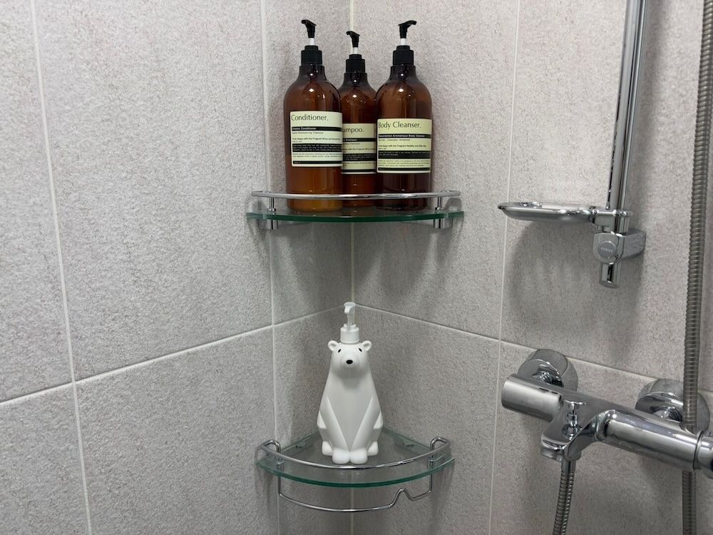 The November Stay In Landmark Pet Deluxe 3