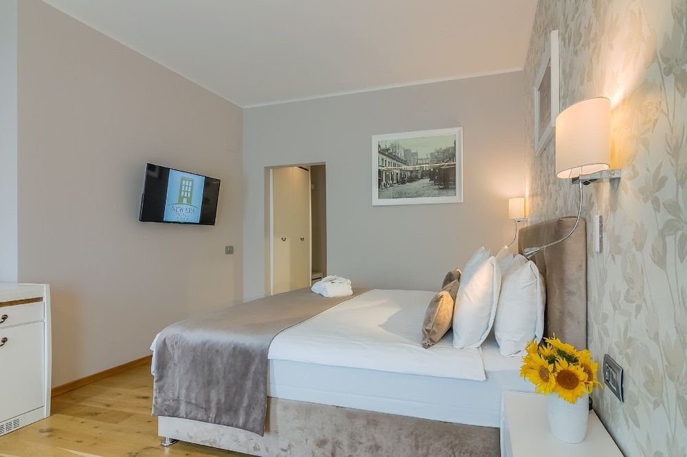 New Era Hotel Bucharest City Deluxe Double Bed 2