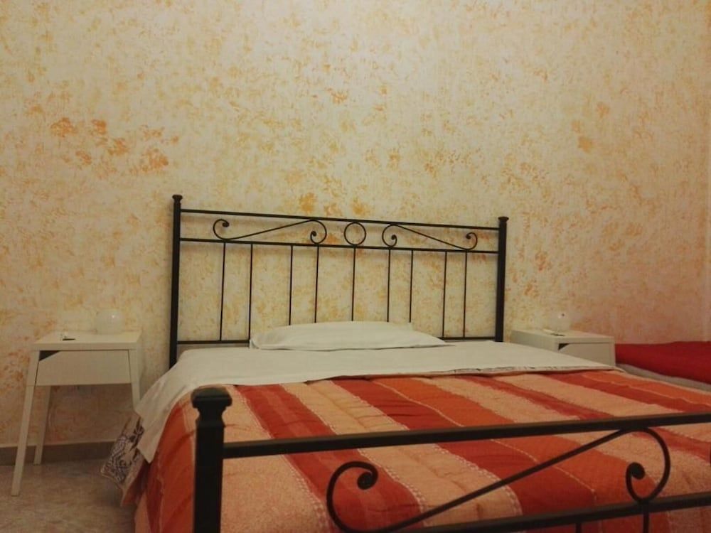 Residenza Laterano Standard Double Room, Shared Bathroom 9