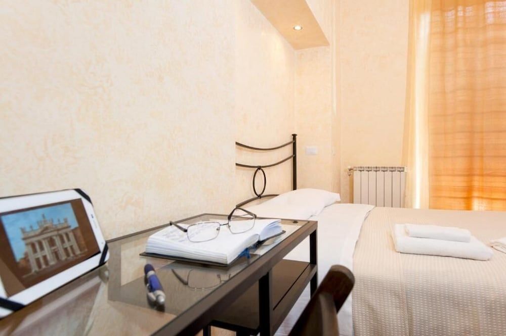 Residenza Laterano Standard Double Room, Shared Bathroom 4