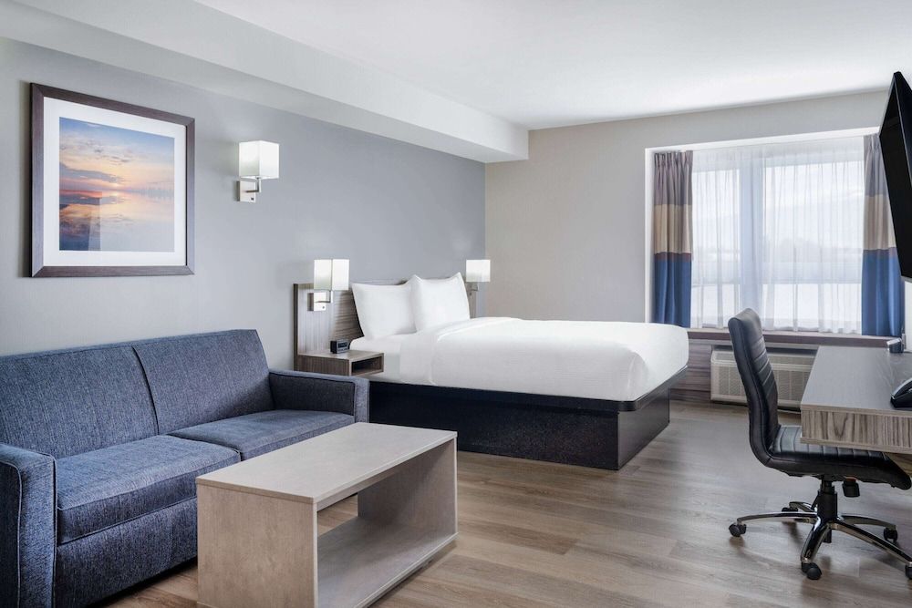 undefined Microtel Inn & Suites by Wyndham Kanata Ottawa West 4