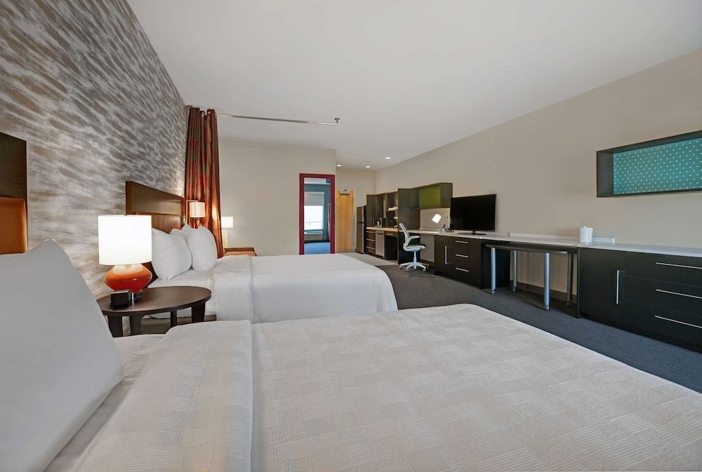 Studio, 2 Queen Beds, Accessible, Bathtub
