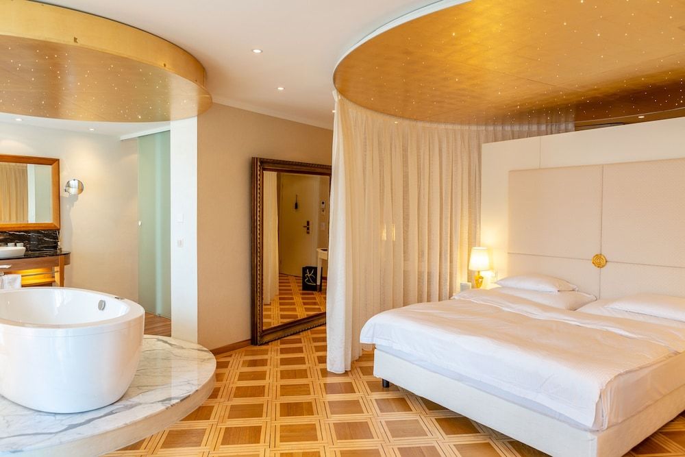 Hotel Des Balances Romantic Suite, 1 King Bed, Balcony, River View