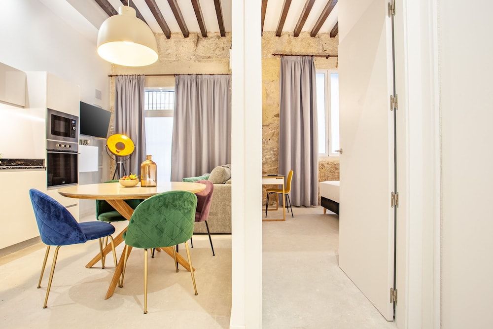 MyFlats Luxury Downtown