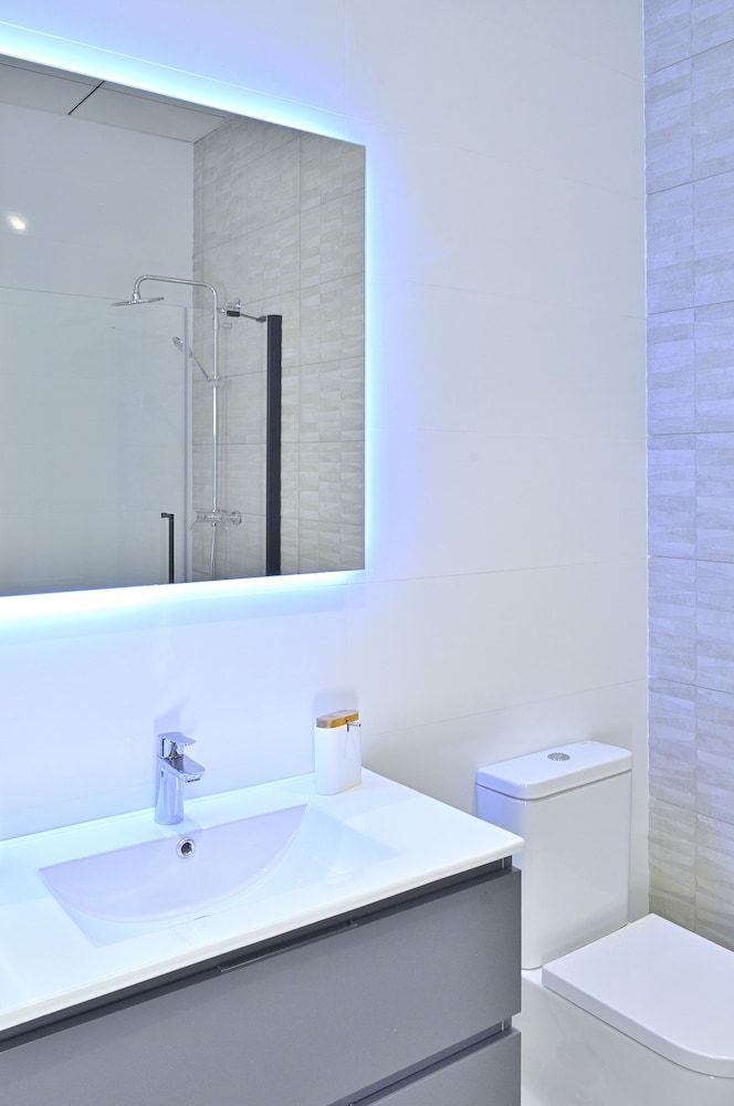 MyFlats Luxury Downtown Apartment, 1 Bedroom, Balcony 7