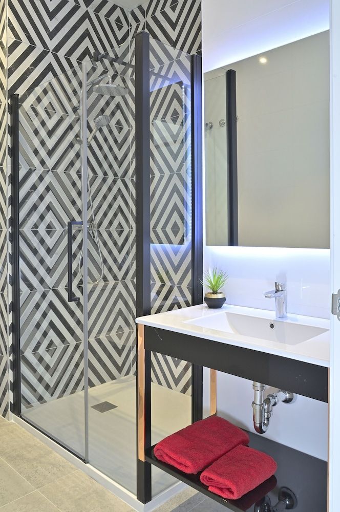 MyFlats Luxury Downtown Apartment, 1 Bedroom, Balcony 8