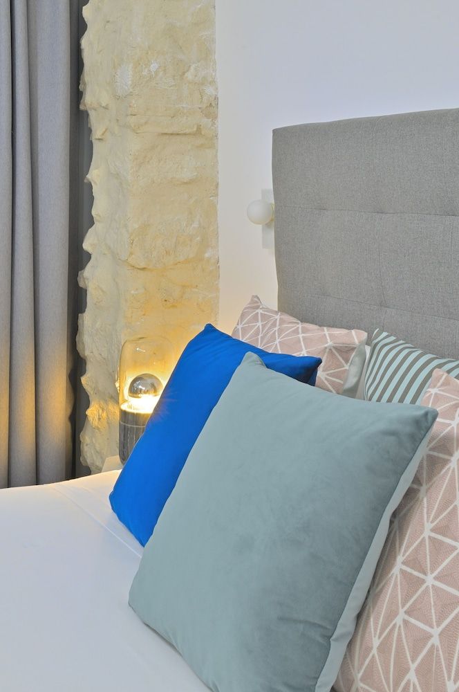 MyFlats Luxury Downtown Apartment, 1 Bedroom, Balcony 4