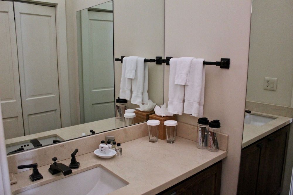Lakefront Room, 1 King Bed, Balcony