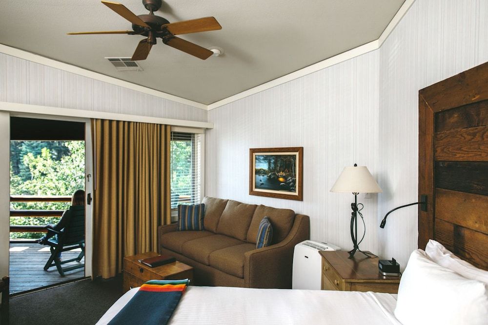 Standard Room, 1 Queen Bed with Sofa bed, Partial Lake View