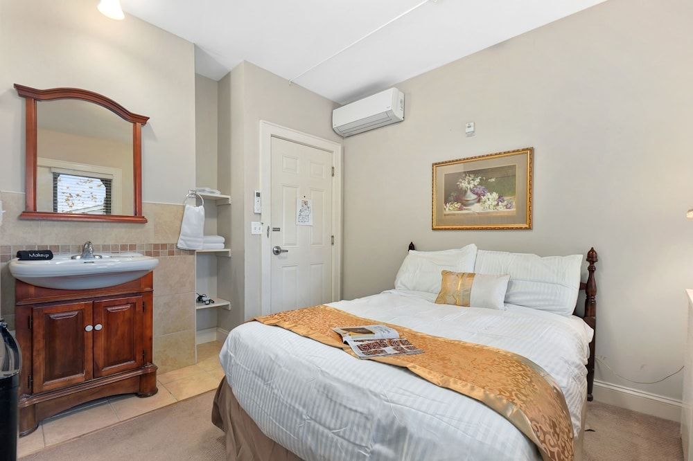 The DeBary Inn Room #12 - The Downtowner -Full