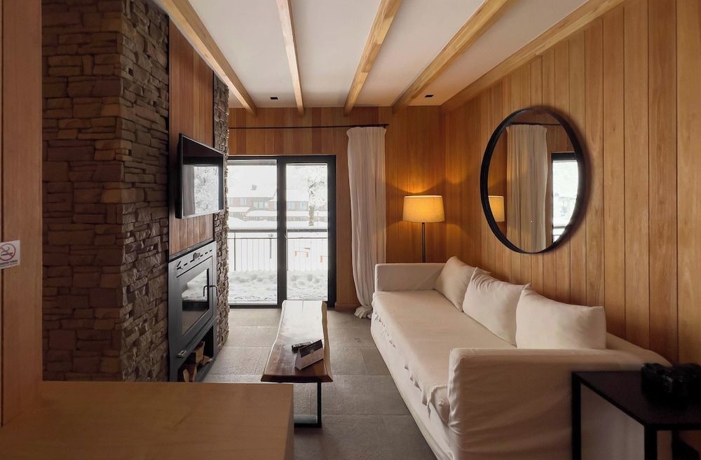 El Refugio Ski & Summer Lodge Deluxe Villa 2
