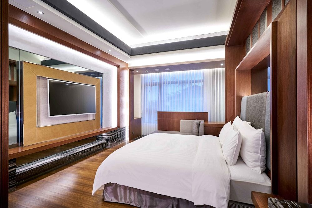 So Fun Hotel Deluxe Double Room 4