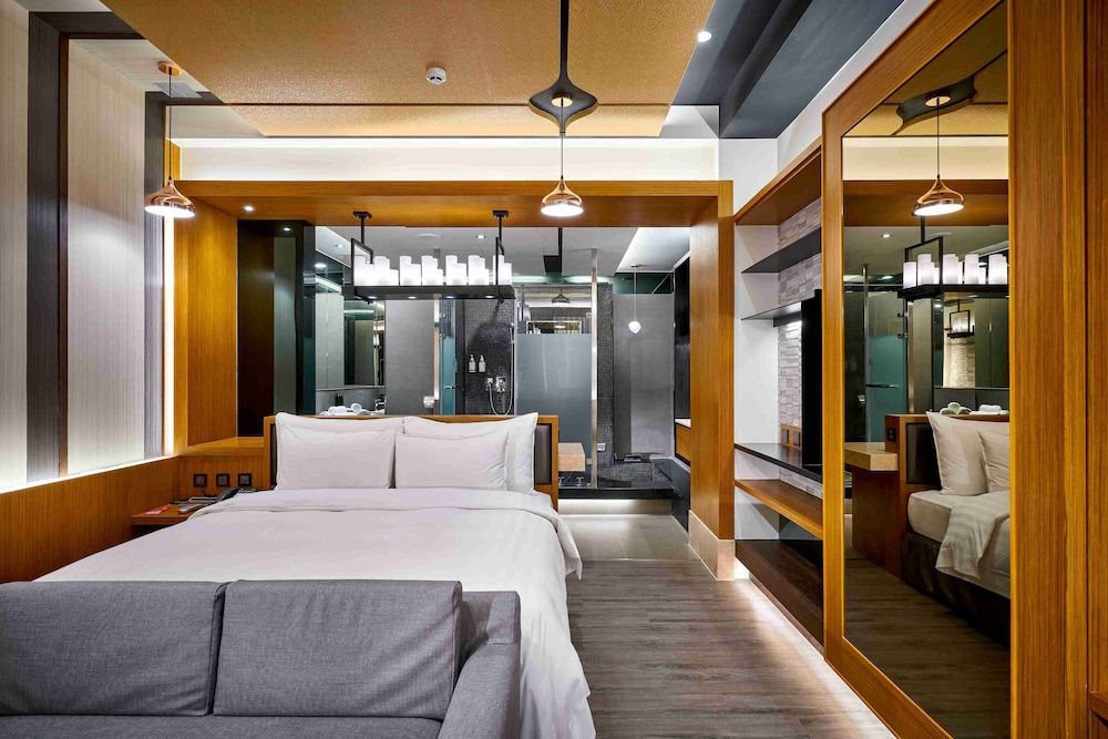 So Fun Hotel Deluxe Double Room 3