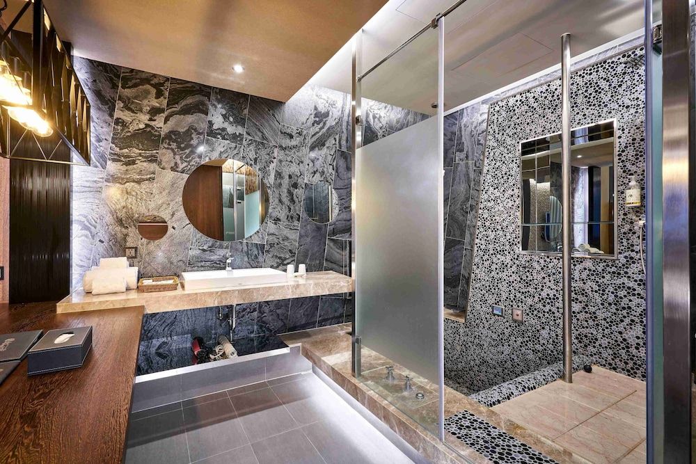 So Fun Hotel Deluxe Double Room 8