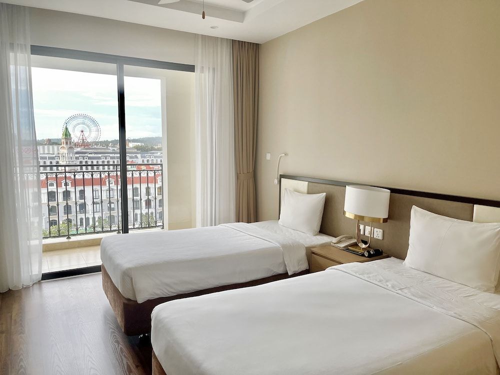 Vinholidays Fiesta Phu Quoc Standard Twin Bed 2