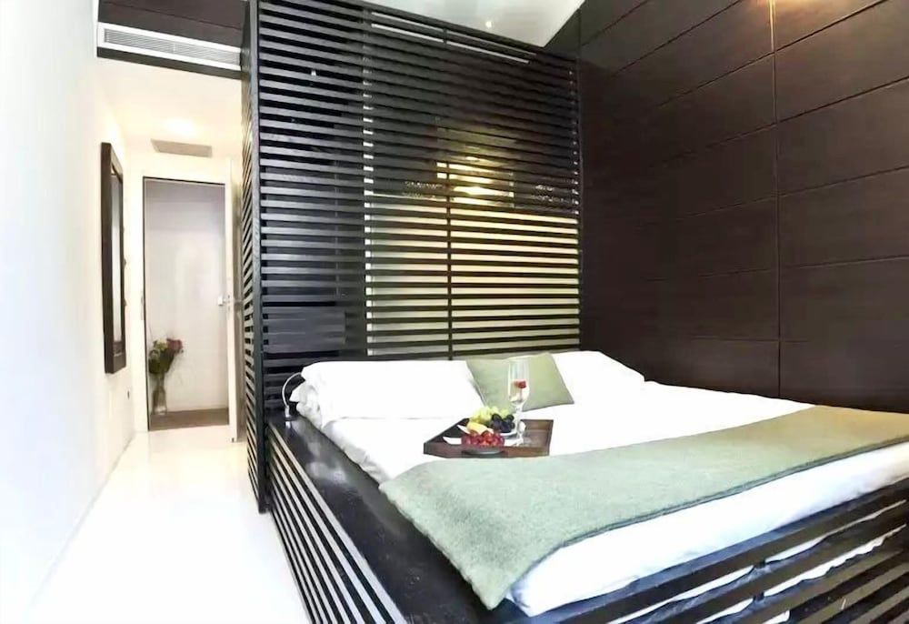 undefined Navona Stay 4