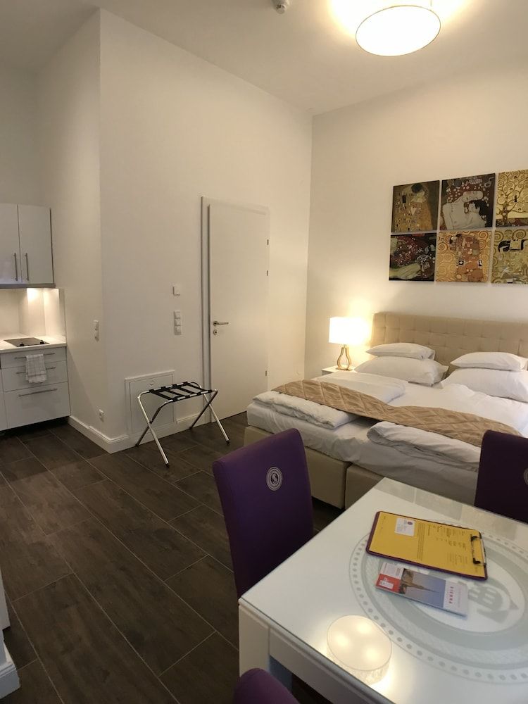 Steiner Residences Vienna Taborstrasse Economy Studio, 1 Queen Bed, Non Smoking, Kitchen 2