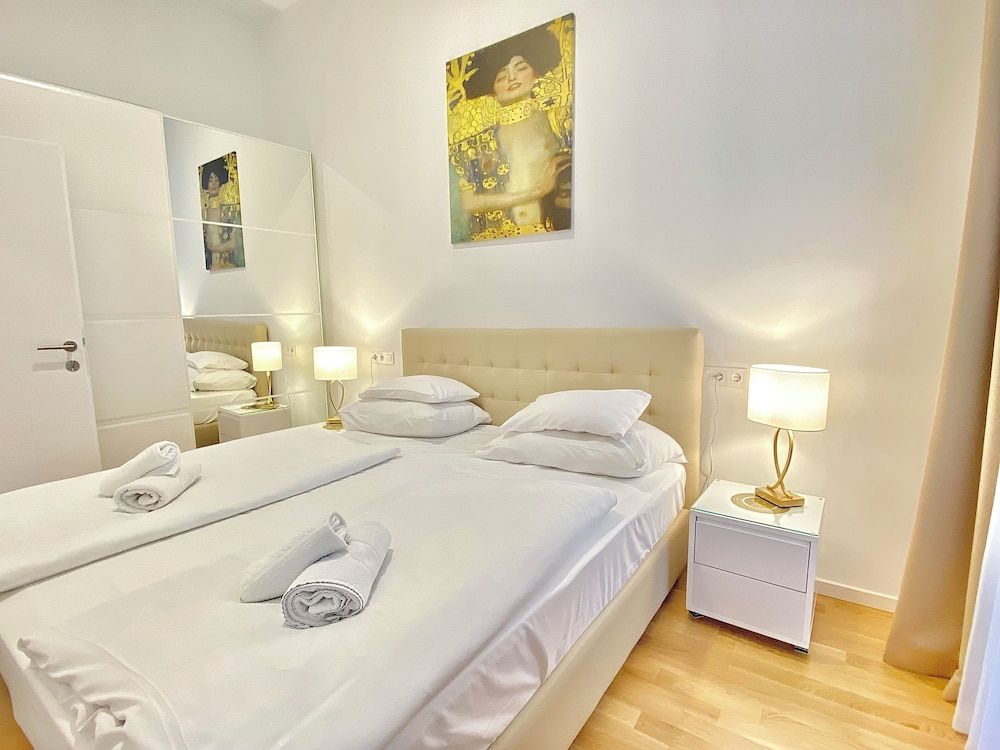 City Apartment, 1 Queen Bed with Sofa bed, Non Smoking, Kitchen