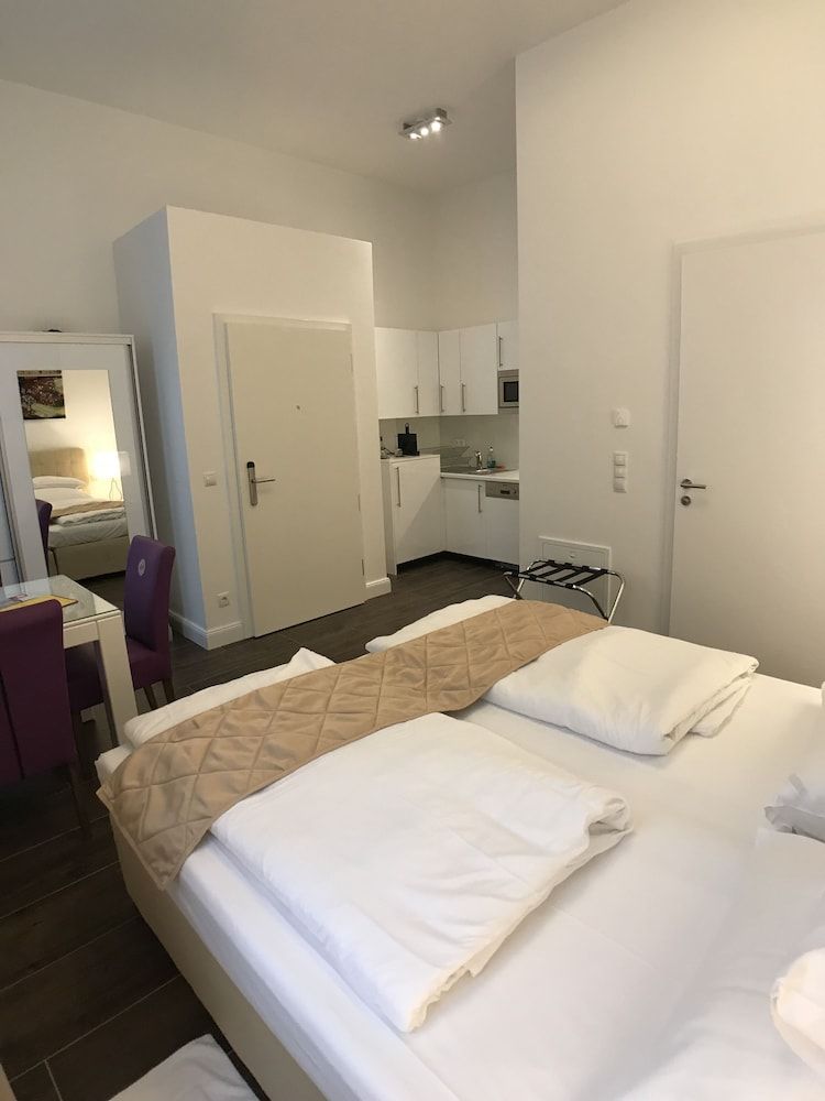 Steiner Residences Vienna Taborstrasse Economy Studio, 1 Queen Bed, Non Smoking, Kitchen 4