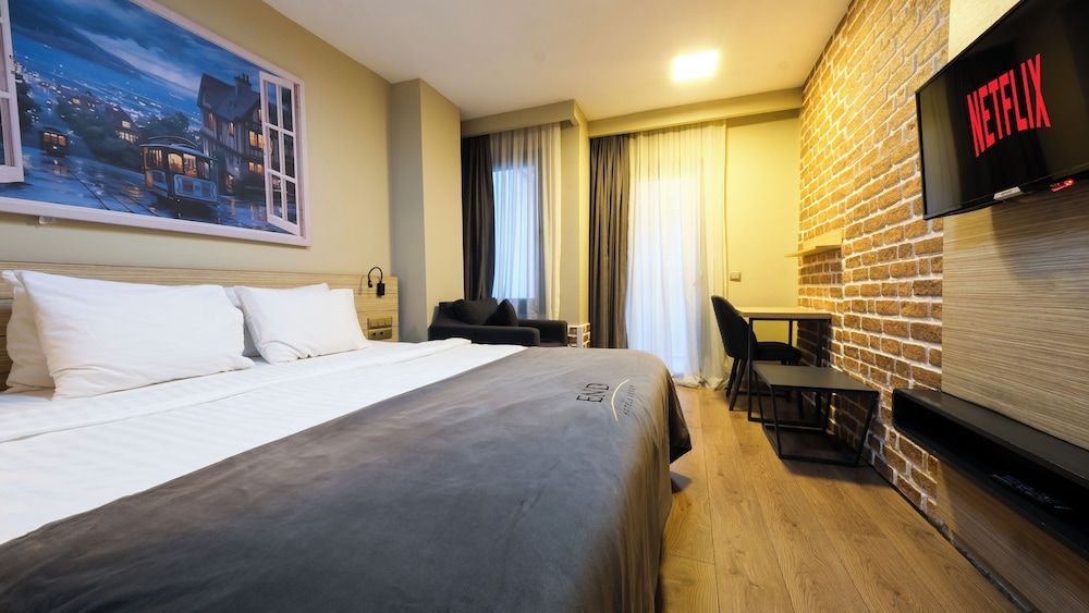 Endless Comfort Hotel Economy Double Room, 1 Queen Bed (Triple Use) 2