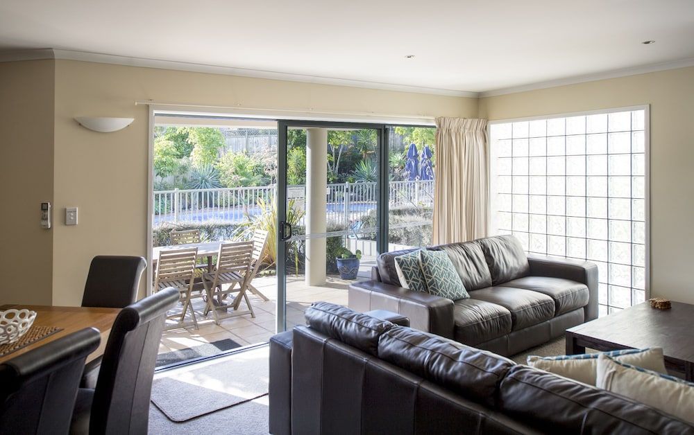 Family Apartment, 3 Bedrooms, Pool Access, Poolside