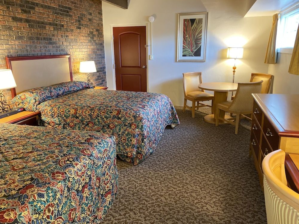 Dunes Inn Standard Double Room 4