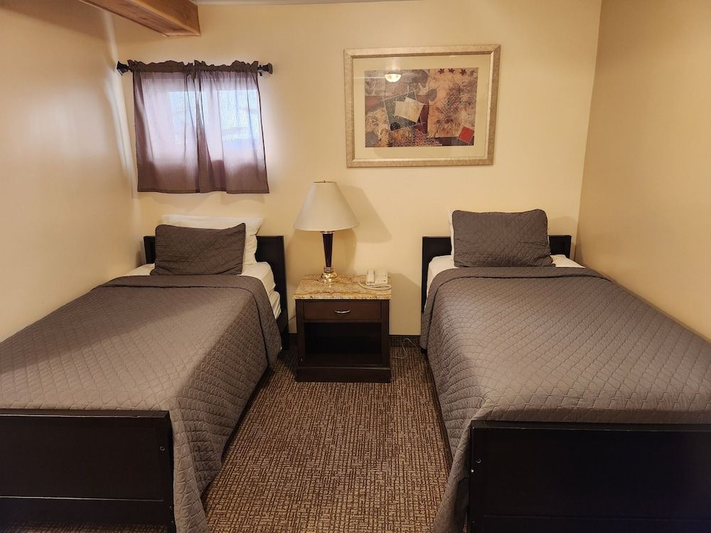 Jefferson Hills Motel Family Suite (Not Pet Friendly)