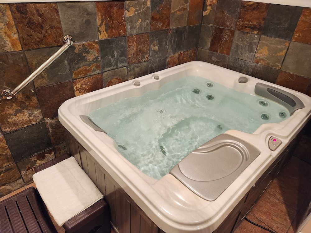 Jefferson Hills Motel Honeymoon Suite (Not Pet Friendly) 8