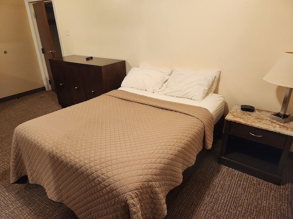 Jefferson Hills Motel Family Suite (Not Pet Friendly) 2