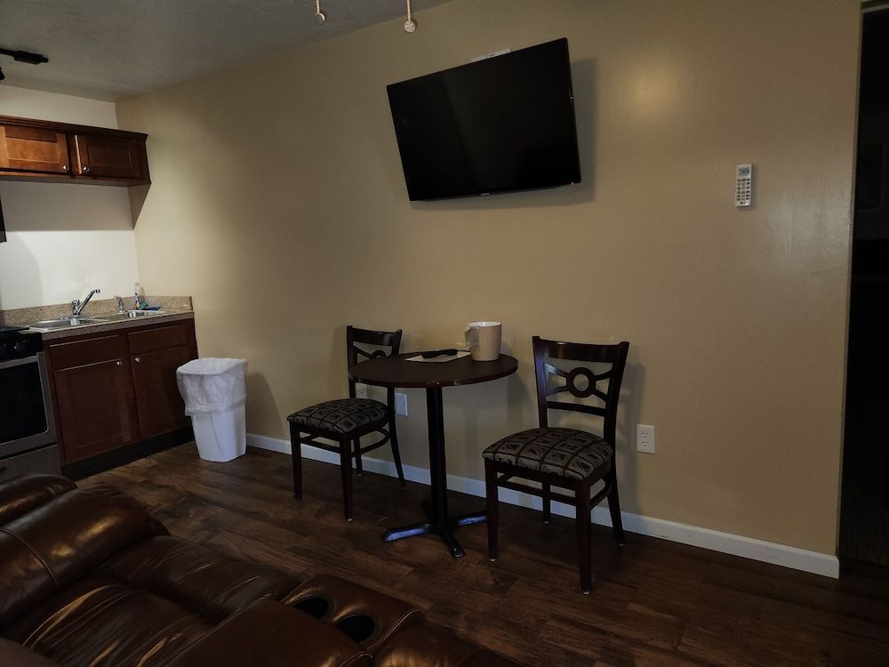 Jefferson Hills Motel Family Suite (Not Pet Friendly) 11