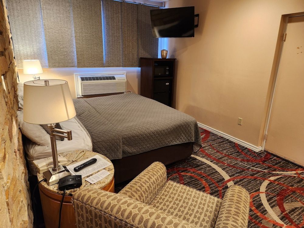 Jefferson Hills Motel Honeymoon Suite (Not Pet Friendly) 3