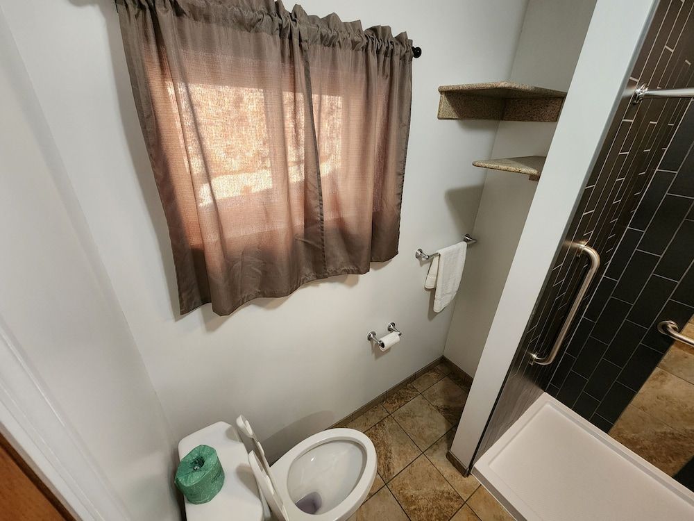 Jefferson Hills Motel Family Suite (Not Pet Friendly) 9