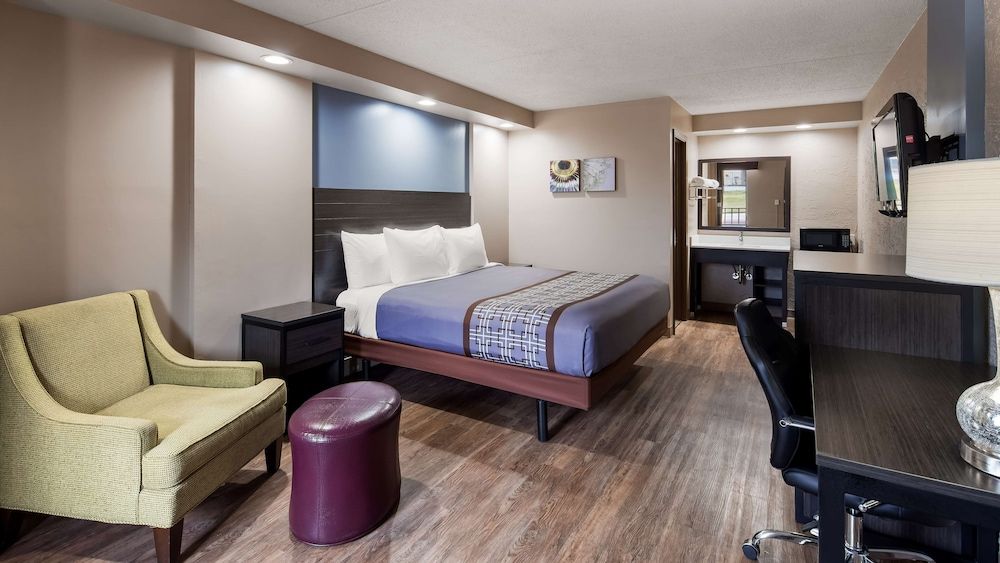 Standard Room, 1 King Bed, Non Smoking (Pet Friendly)
