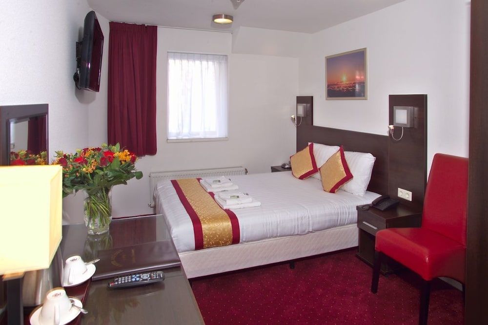 Hotel Allure Basic Twin Room, 2 Twin Beds 2