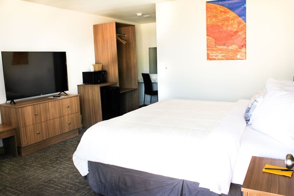 Blue Sage Inn & Suites Room, 1 King Bed