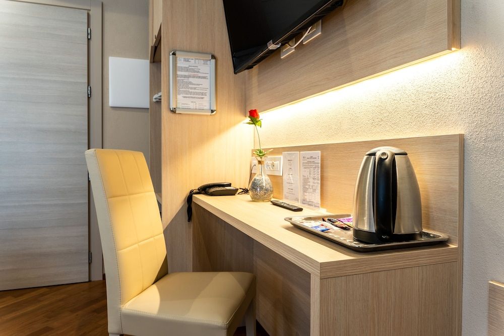 Hotel Victoria Economy Double Room 15