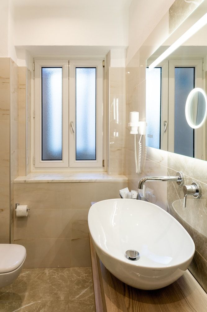 Hotel Victoria Family Room 12