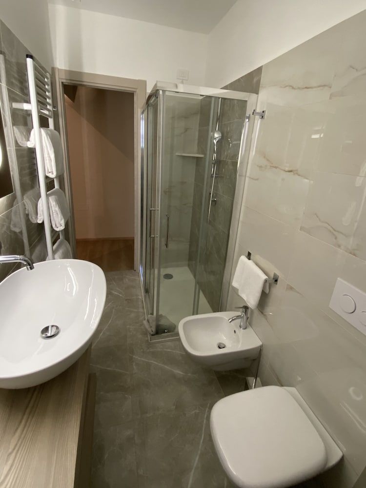 Hotel Victoria Family Room 10